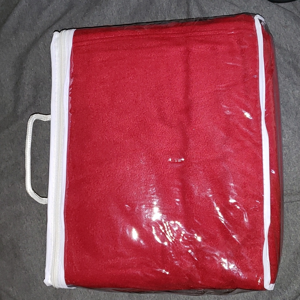 Red Slanky Microfiber Blanket w Sleeves One Size Fits All - Picture 3 of 4